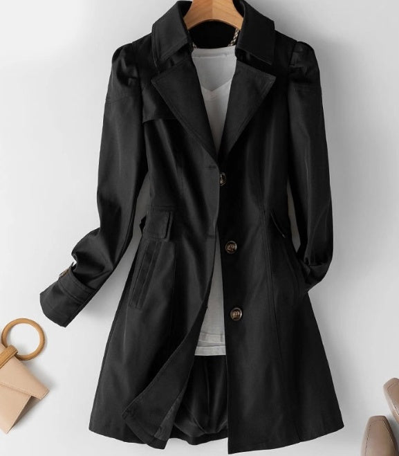 Somrig kort trenchcoat för damer – lätt och stilren