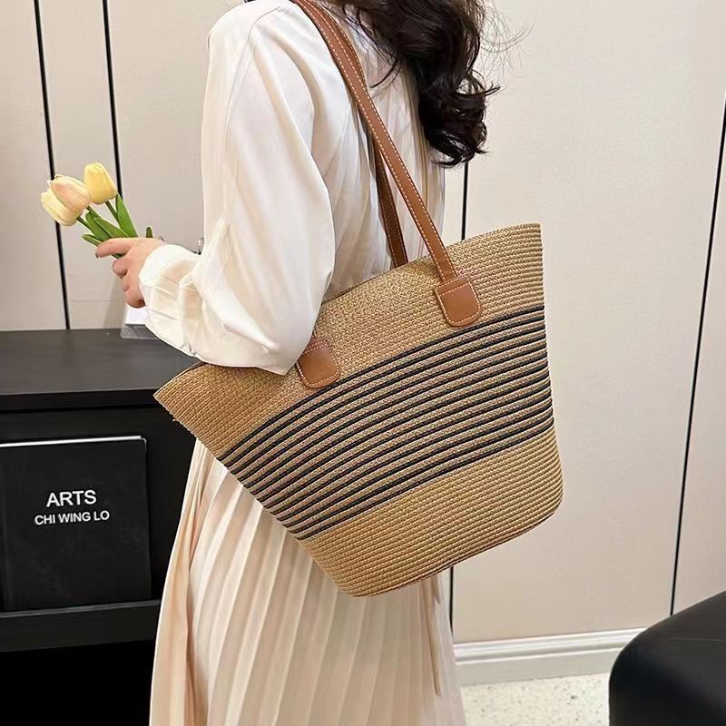 Judith – Allsidig Woven Bag i halmstil
