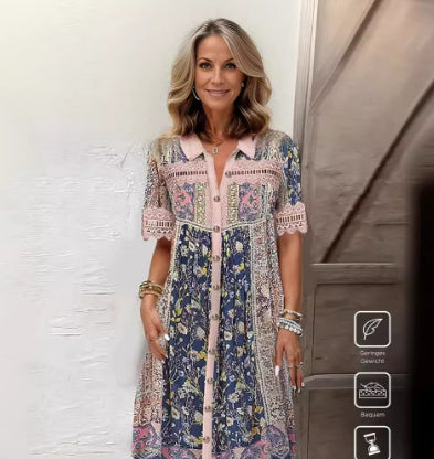 Judith – Retro Klänning med Blommönster och Spets