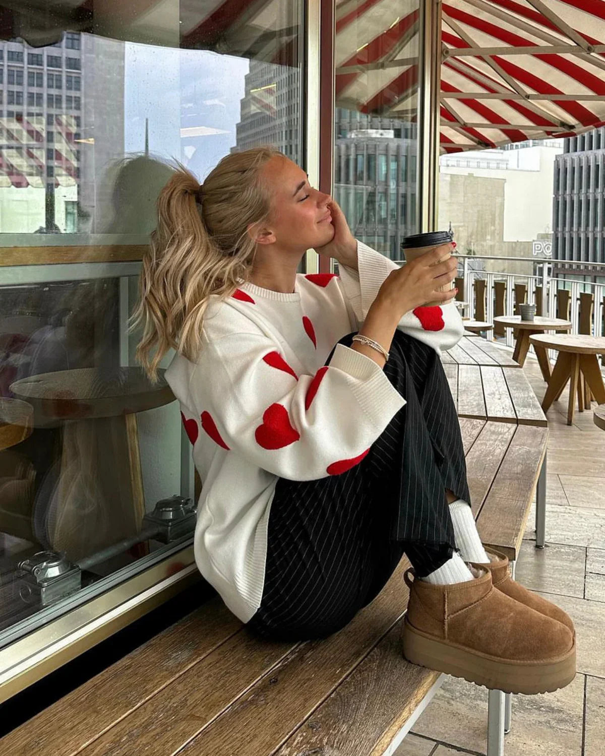 Damtröja Oversized Mysig Sweater med Hjärtan – Perfekt för Hemma och Avslappnade Dagar