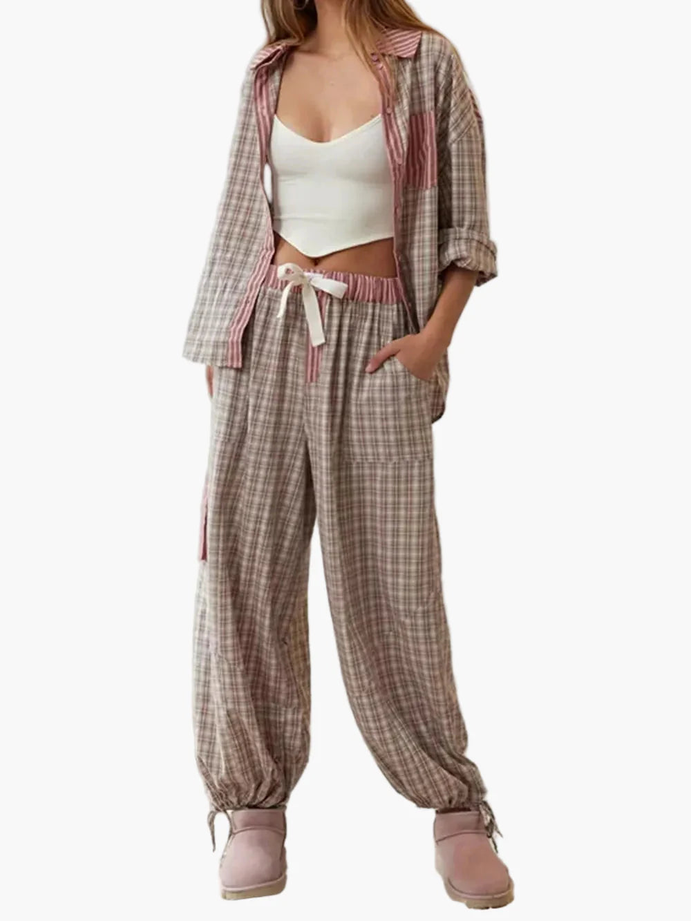 Dam Pyjamaset – Avslappnad och Trendig Look för Hemma och Natt