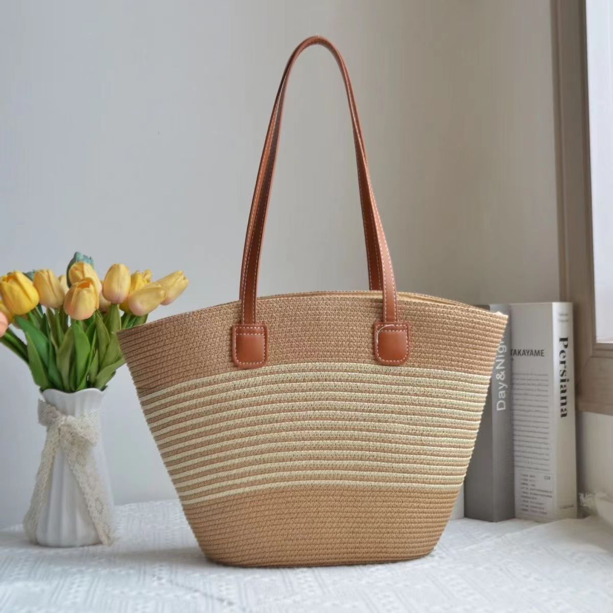 Judith – Allsidig Woven Bag i halmstil