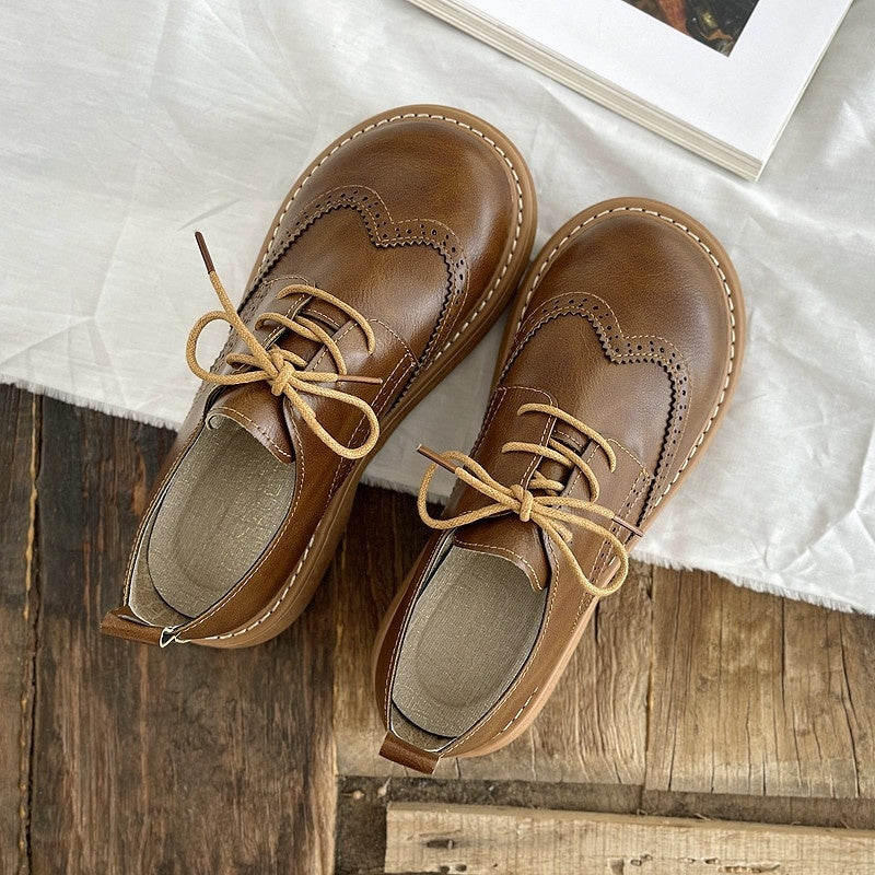 Grace – Retro Chunky Heel Skor i Hålmönster