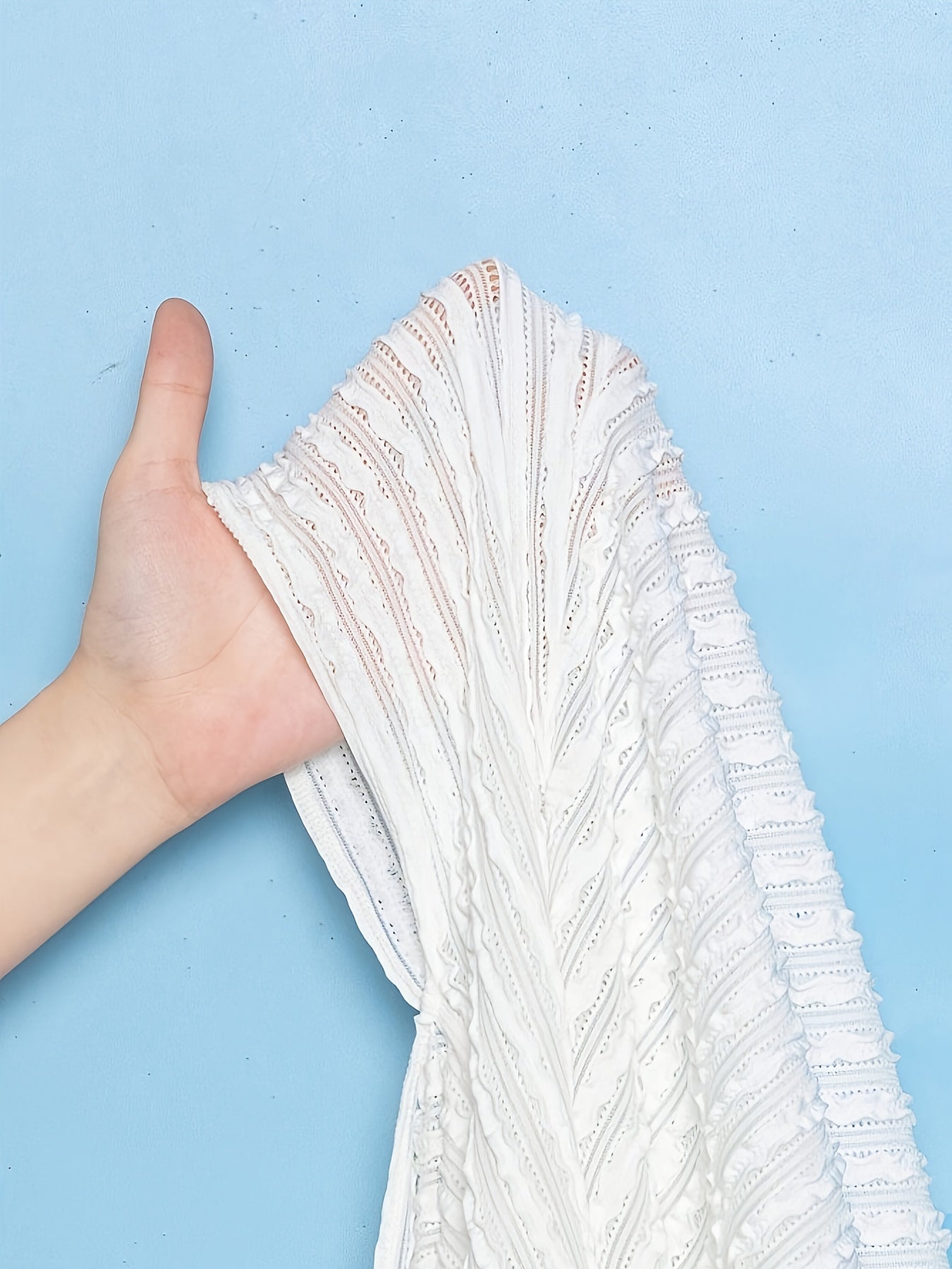 Damklänning – Elegant strandklänning med hög slits och cut-out-detalj för semester och sommar