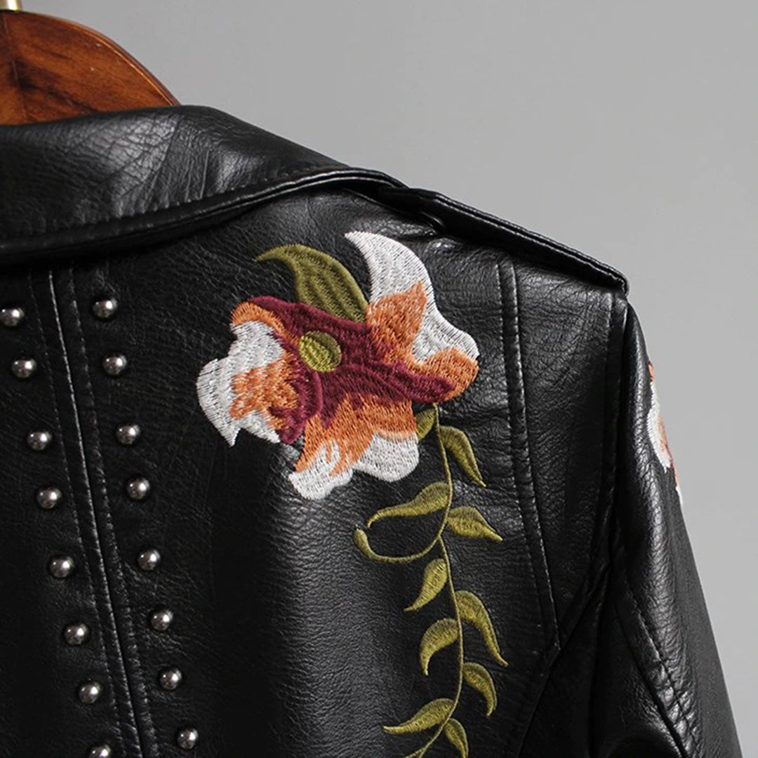 Damjacka med broderade blommor – Trendig bikerstil och elegant look