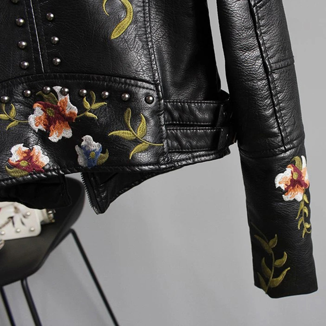Damjacka med broderade blommor – Trendig bikerstil och elegant look