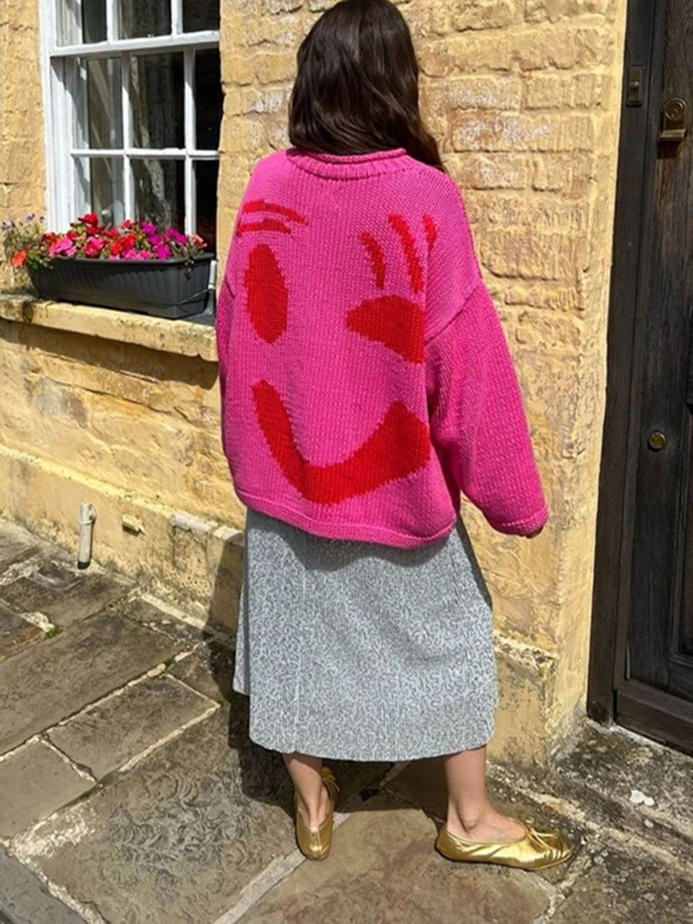 Unisex stickad tröja med konstnärligt smiley-motiv för avslappnad stil och vardagskomfort