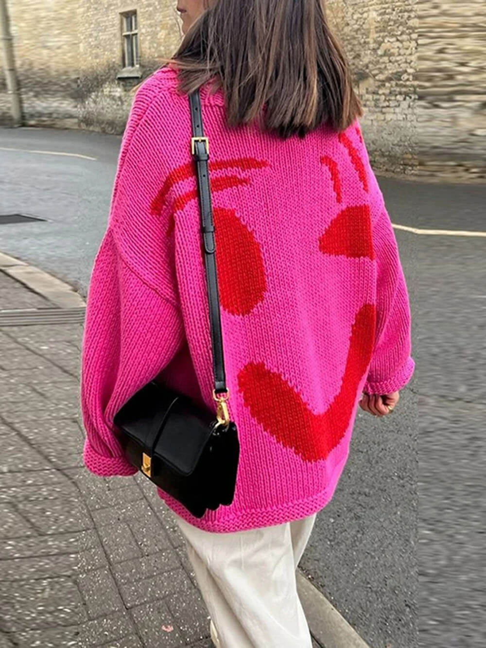 Unisex stickad tröja med konstnärligt smiley-motiv för avslappnad stil och vardagskomfort