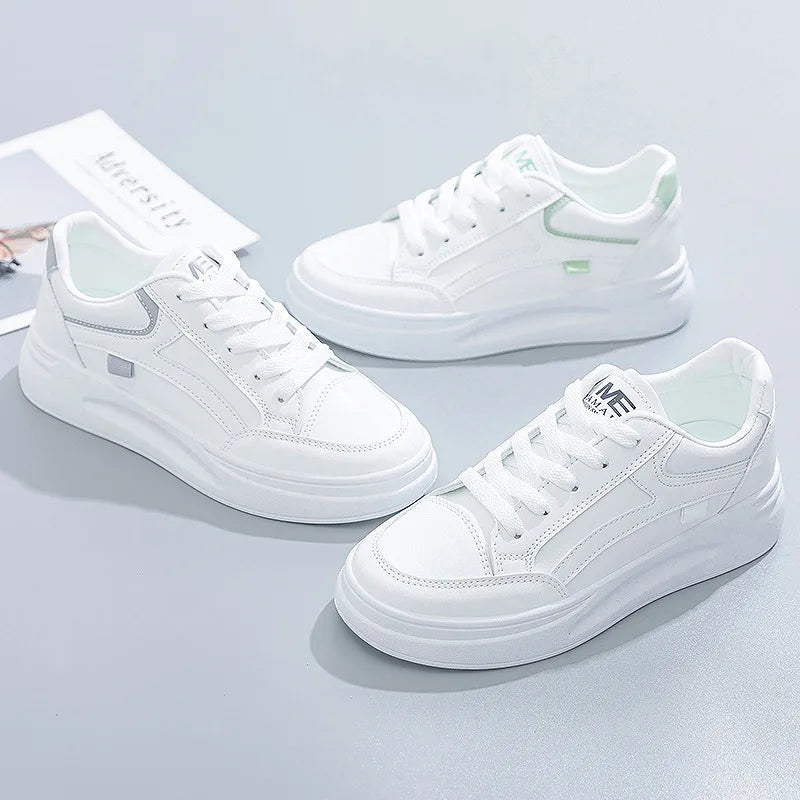 Somriga vita sneakers dam – Lätta platåsneakers för vardag och semester