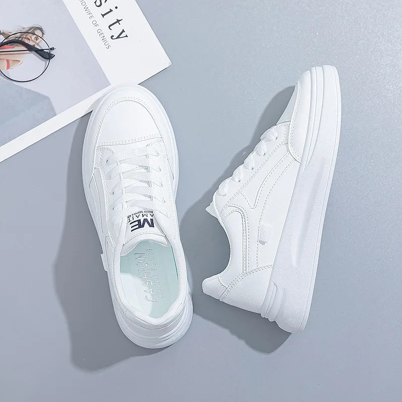 Somriga vita sneakers dam – Lätta platåsneakers för vardag och semester