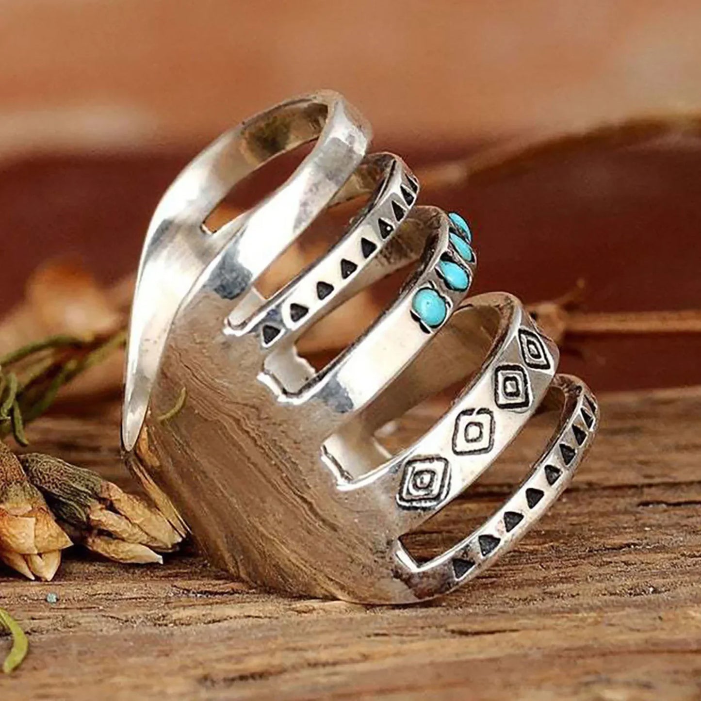 Amanda – Bohemisk Multi-Band Ring med Turkos Detaljer – Vintageinspirerad Etnisk Design