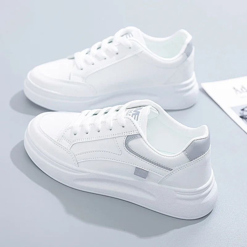 Somriga vita sneakers dam – Lätta platåsneakers för vardag och semester