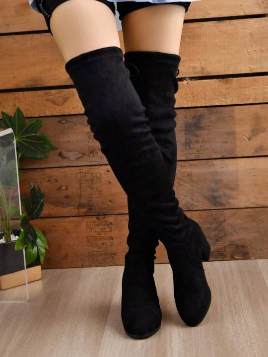 Pamela – Långa Stövlar i Elastisk Premium Veganmocka med Hög Fyrkantig Klack