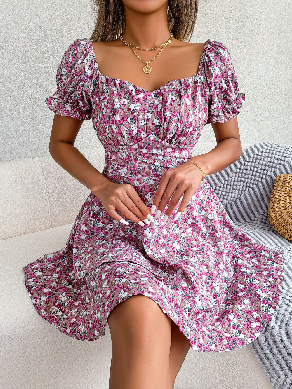 Rose – Mini Klänning med Blommönster och Löst Hem