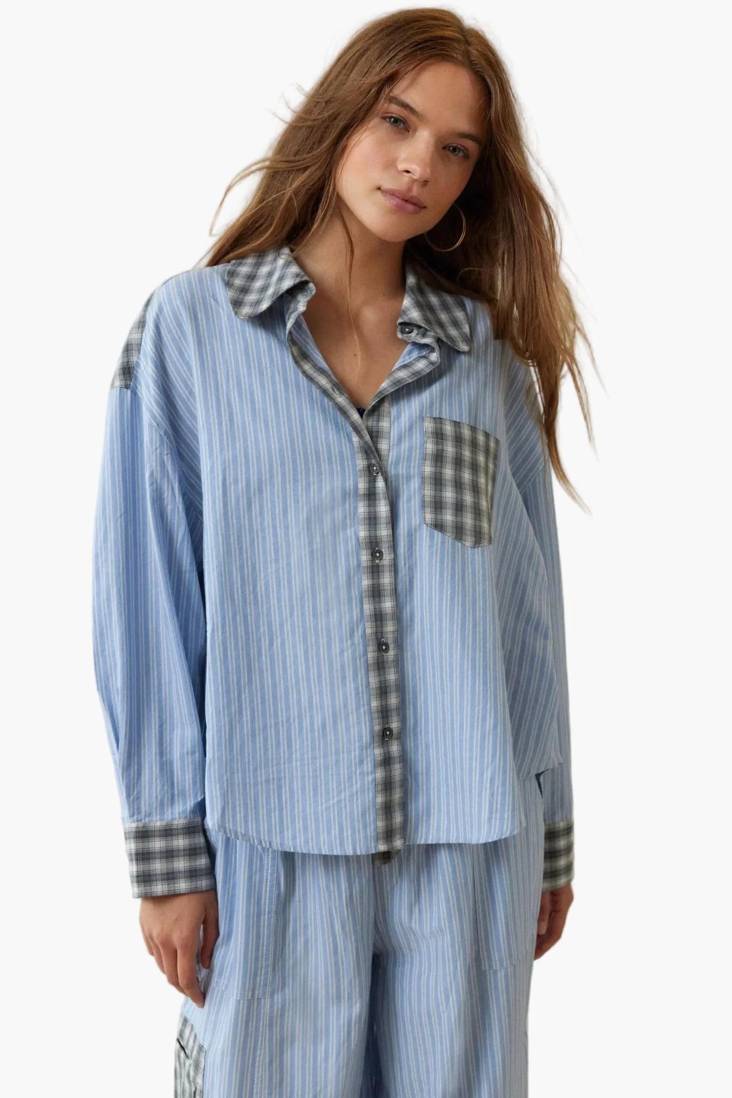 Dam Pyjamaset – Avslappnad och Trendig Look för Hemma och Natt