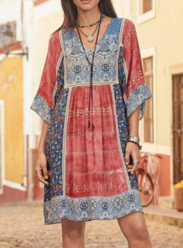 Judith – Retro Klänning med Blommönster och Spets