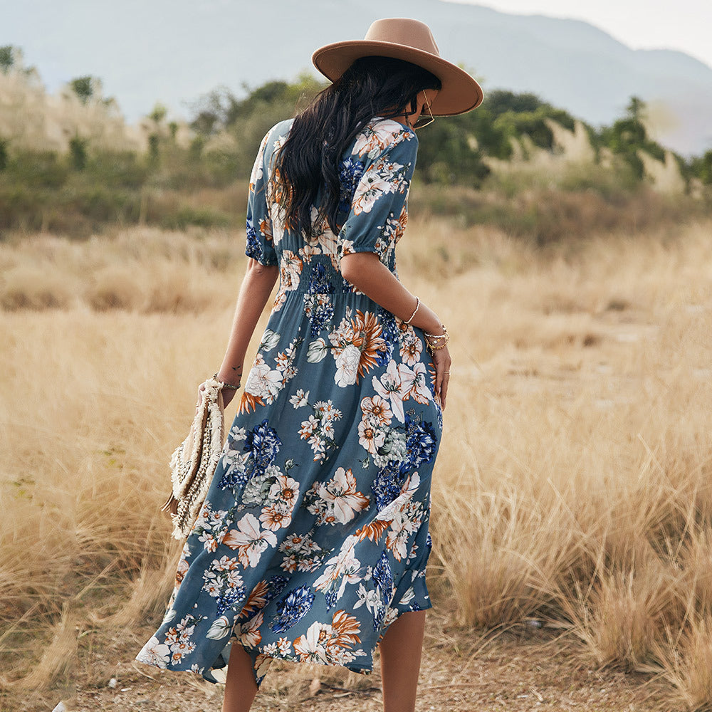 Leah – Blommig Sommardress med V-ringning och Elastisk Midja