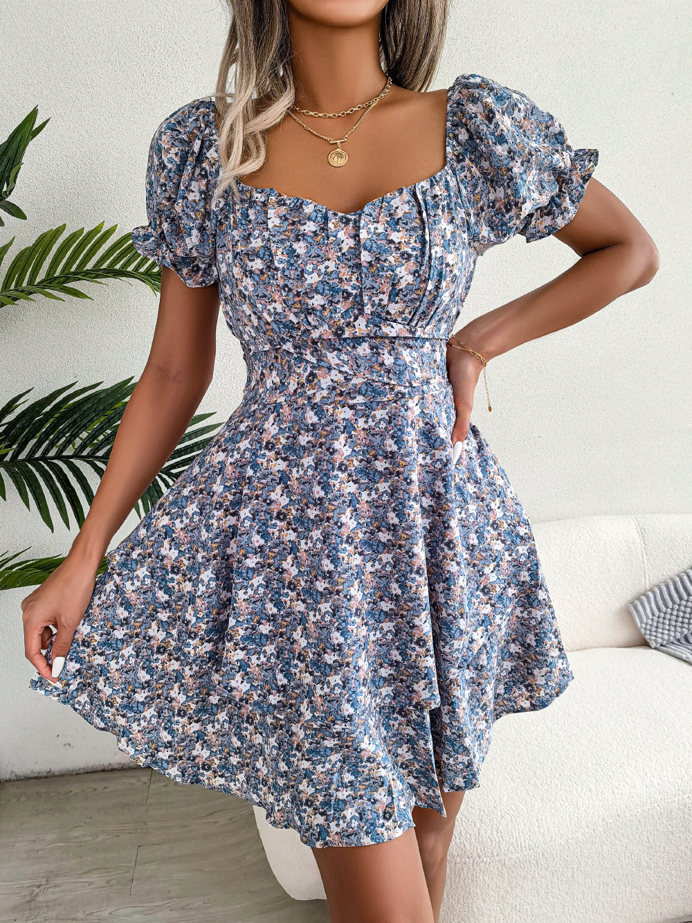 Rose – Mini Klänning med Blommönster och Löst Hem