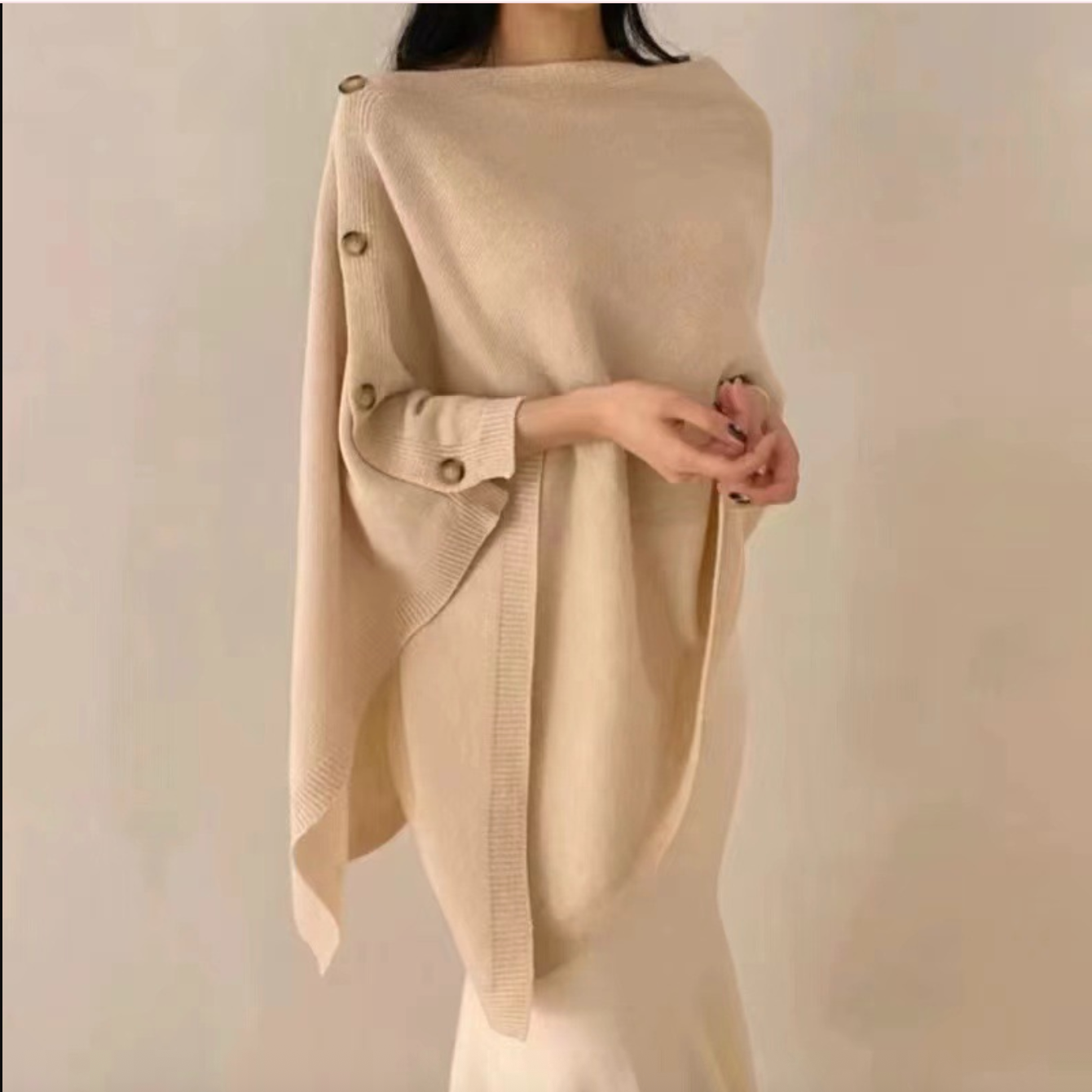 Dam Ponchokappa med Knappar – Elegant Stickad Vår & Höst Stil