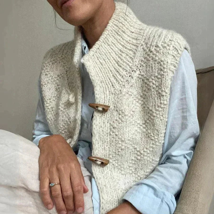 Margaret – Kvinnors Stickad Västd med Hög Krage