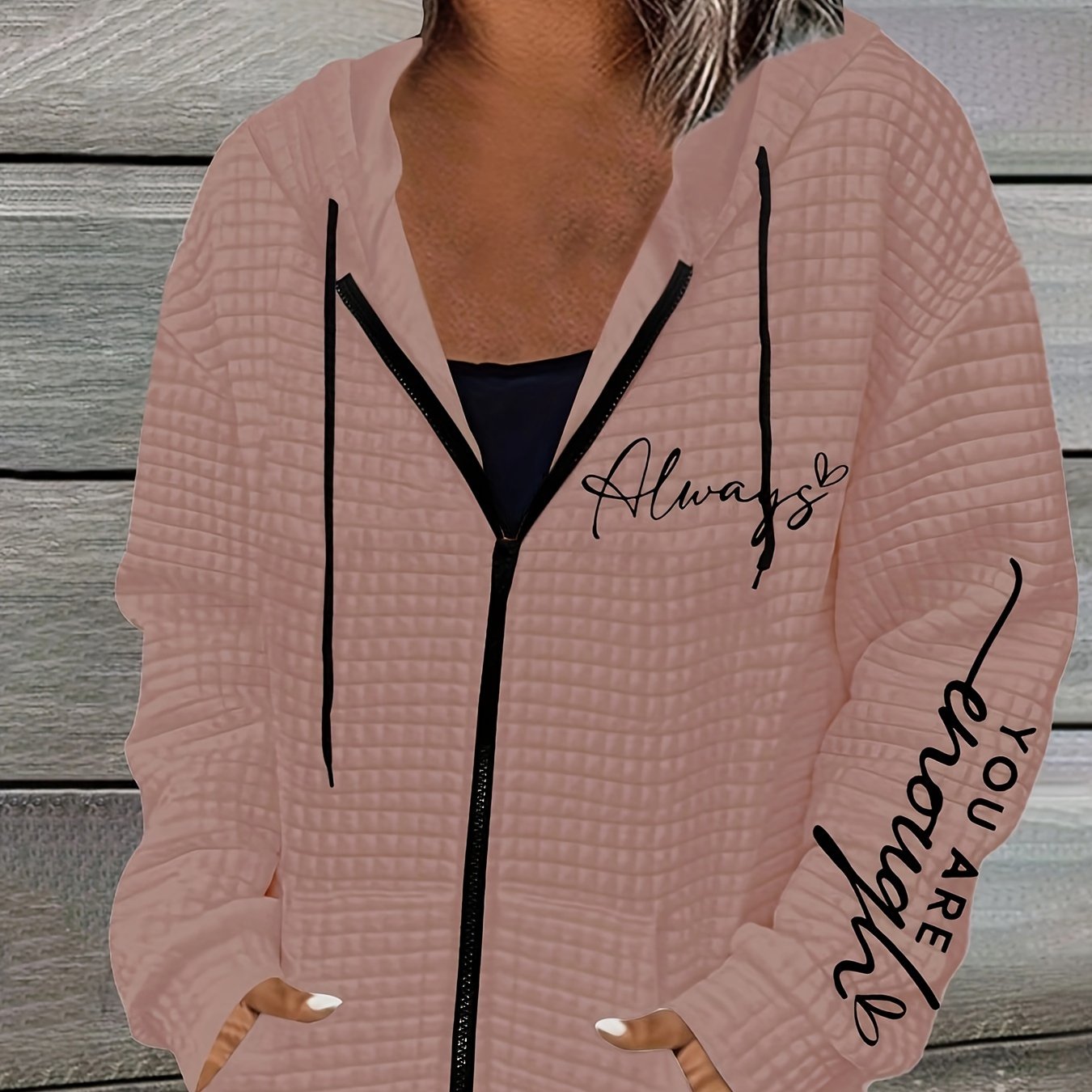 Alva - Hoodie med Inspirerande Text och Dragkedja