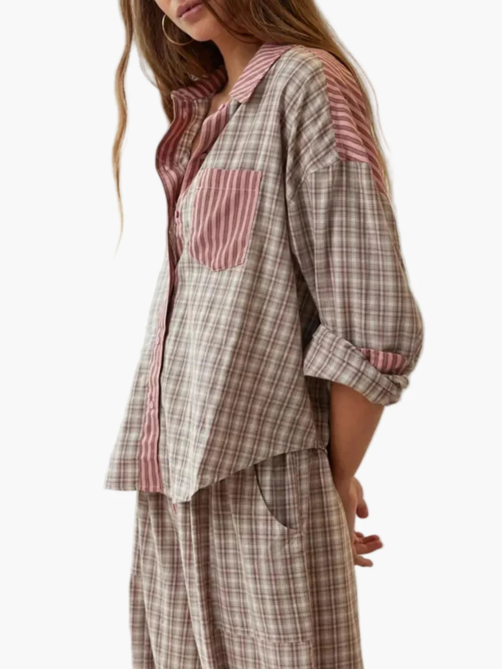 Dam Pyjamaset – Avslappnad och Trendig Look för Hemma och Natt