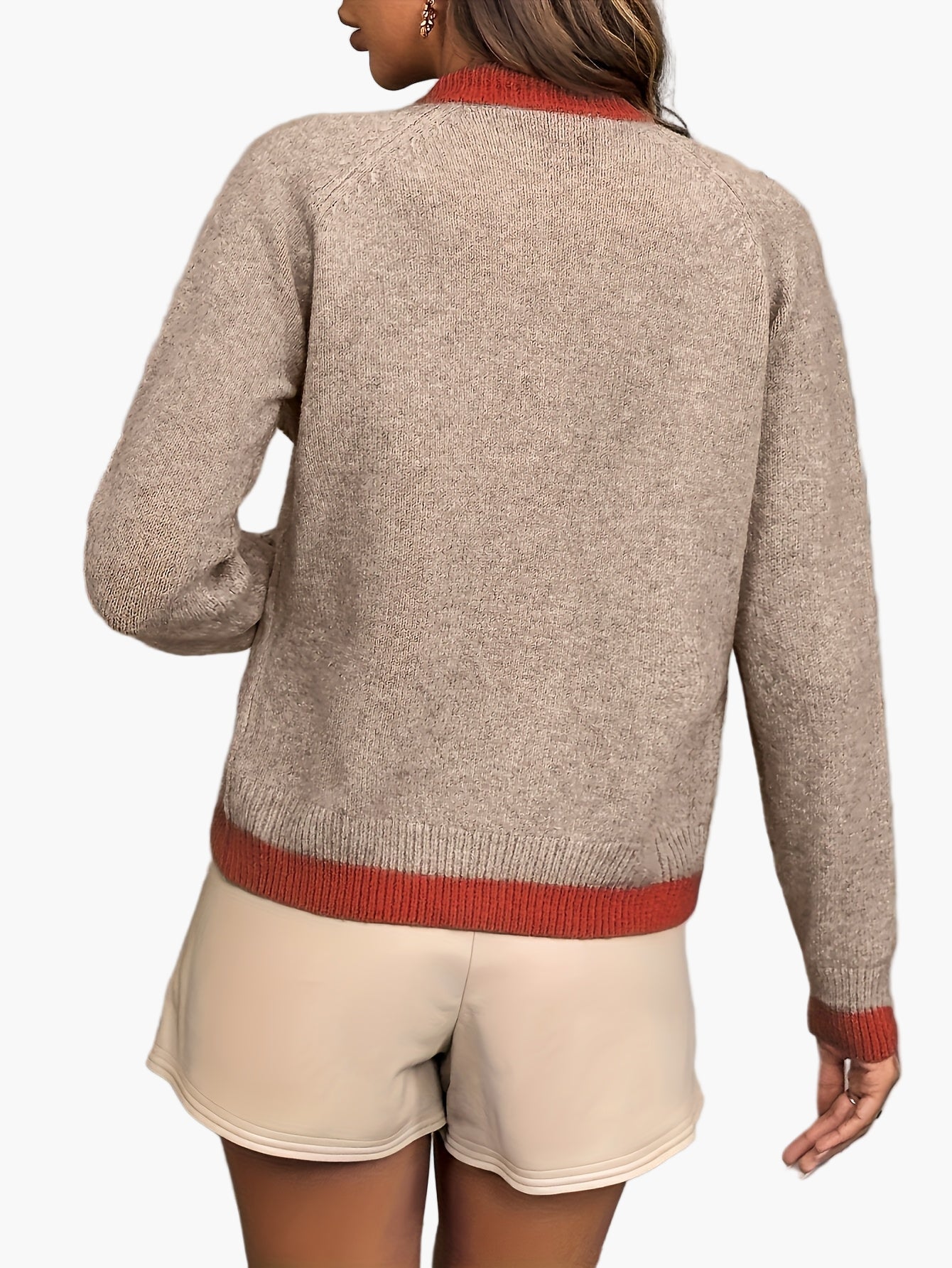 Damkofta med knappdetaljer och elegant design – Perfekt för vardag och arbete