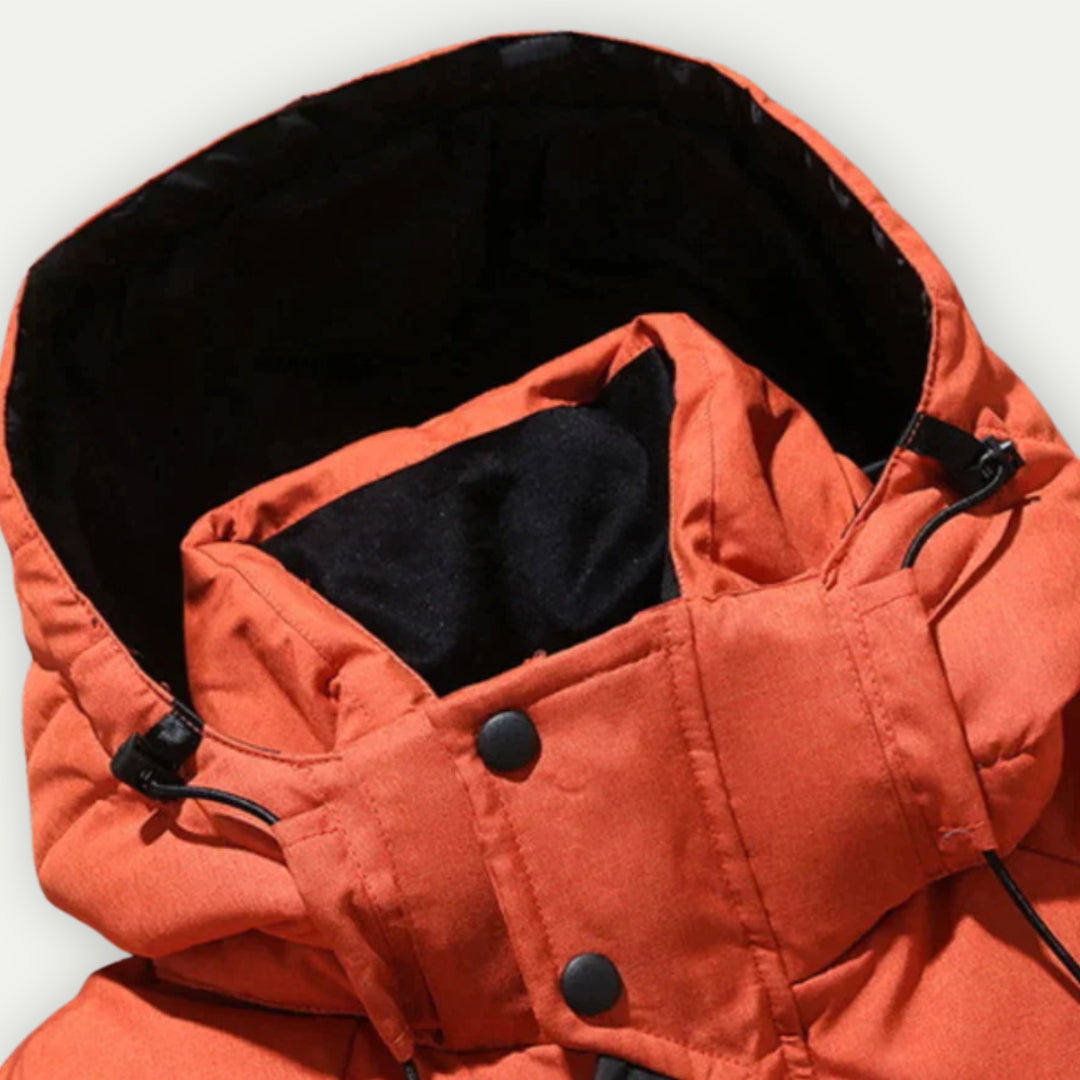Alex – Herrjacka i dun med modern stil