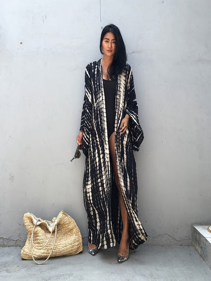 Damernas Lång Kimono Strandplagg med Dramatiskt Mönster – Semester Elegant Omlott
