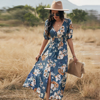 Leah – Blommig Sommardress med V-ringning och Elastisk Midja