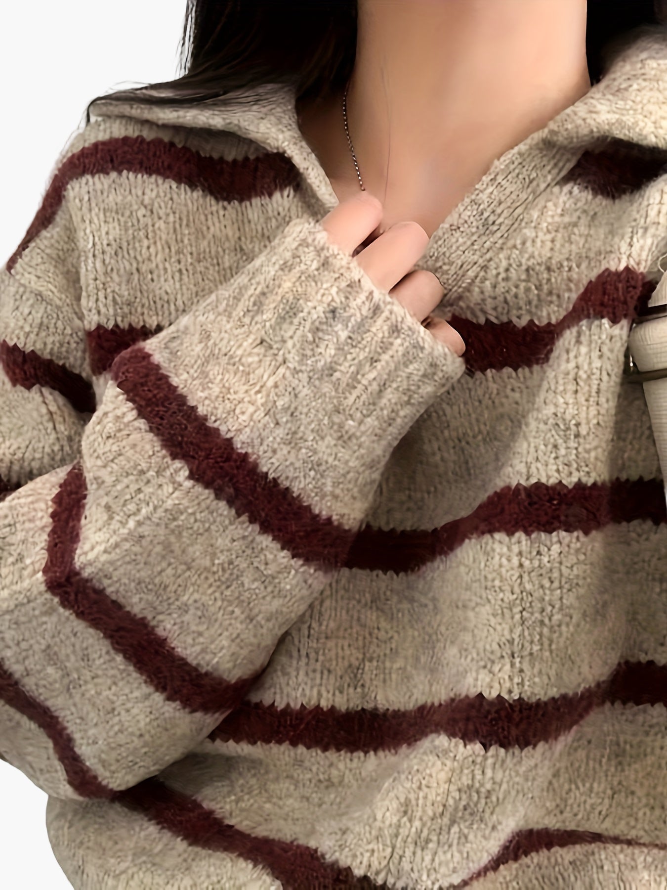 Damtröja med eleganta ränder och krage för höst och vinter