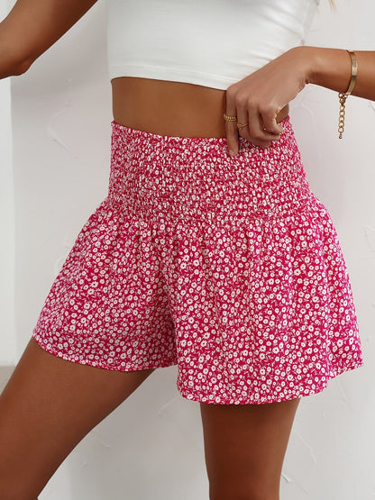 Damshorts med Blommigt Mönster och Smockad Midja – Trendiga Sommarshorts för Fritid och Semester