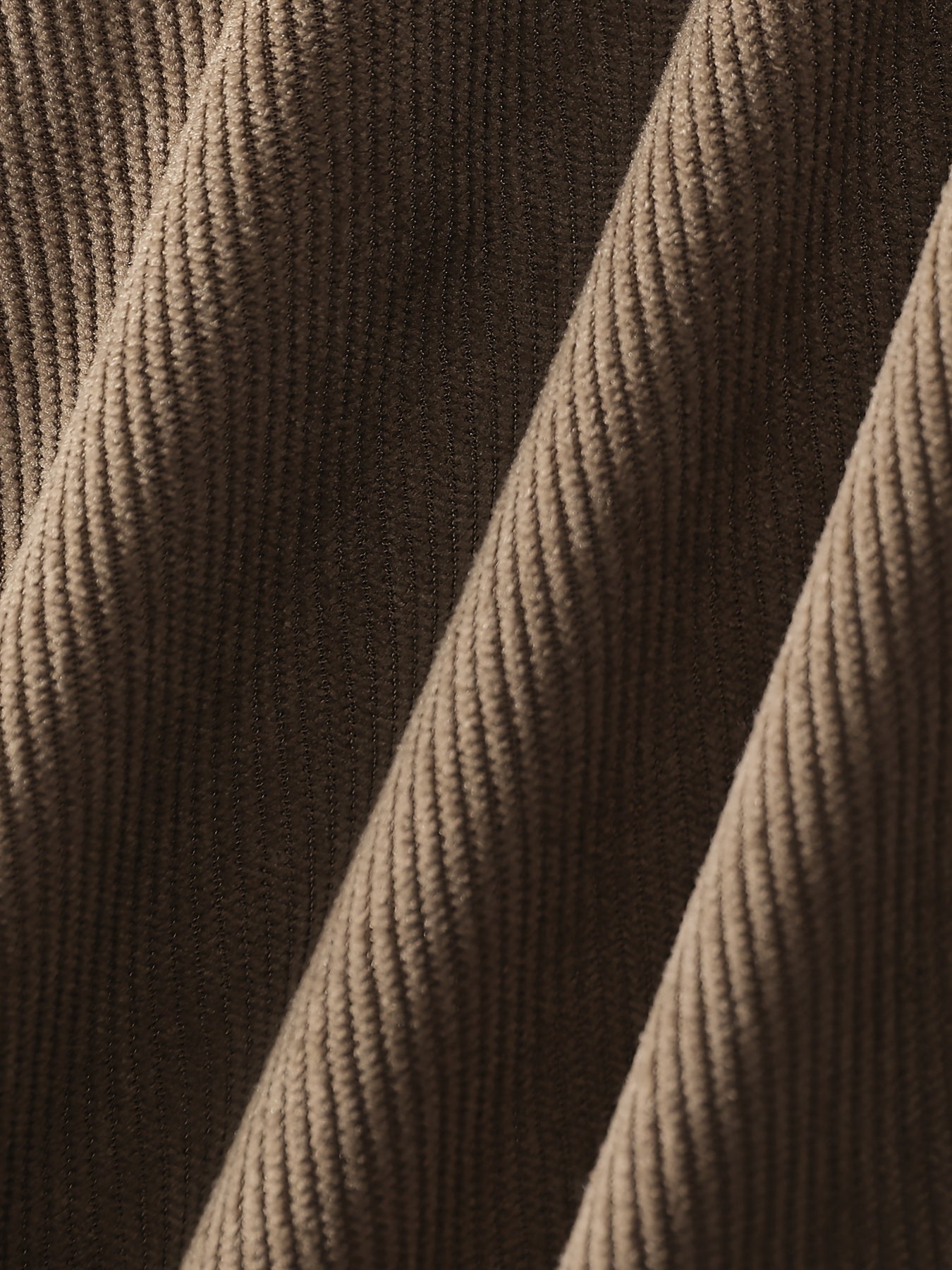 Herrarnas avslappnade set med cargobyxor och skjorta – modern streetwear för vardag och fritid