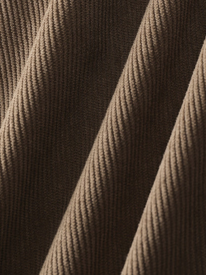 Herrarnas avslappnade set med cargobyxor och skjorta – modern streetwear för vardag och fritid