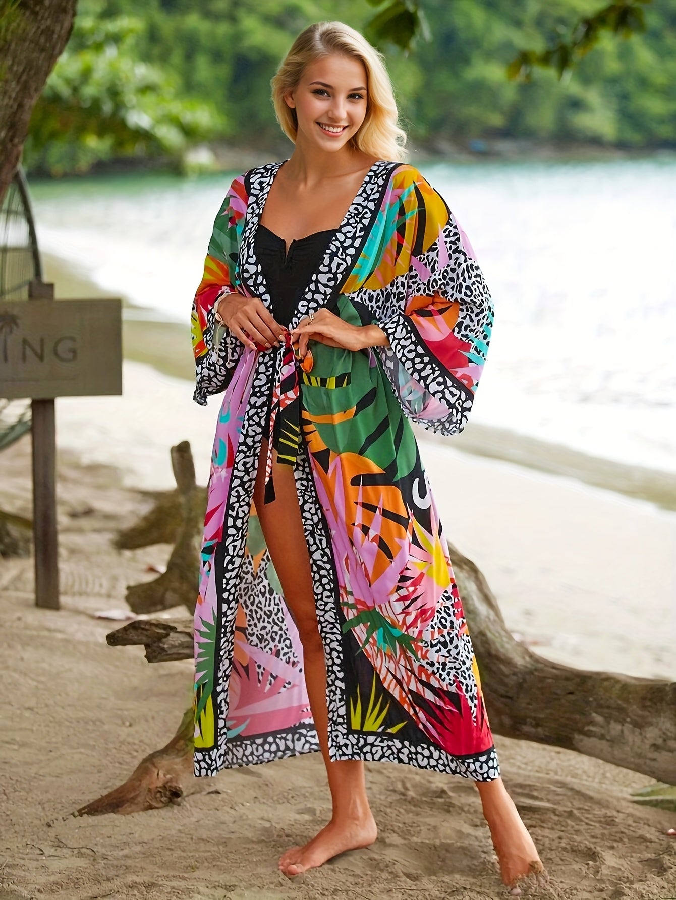 Damernas lång kimono med tropiskt mönster – strandplagg för semester och resort