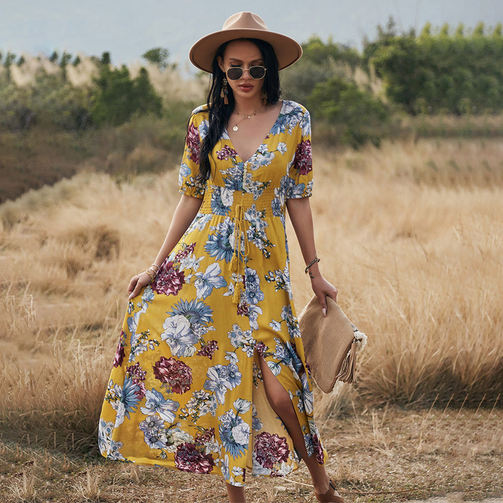Leah – Blommig Sommardress med V-ringning och Elastisk Midja