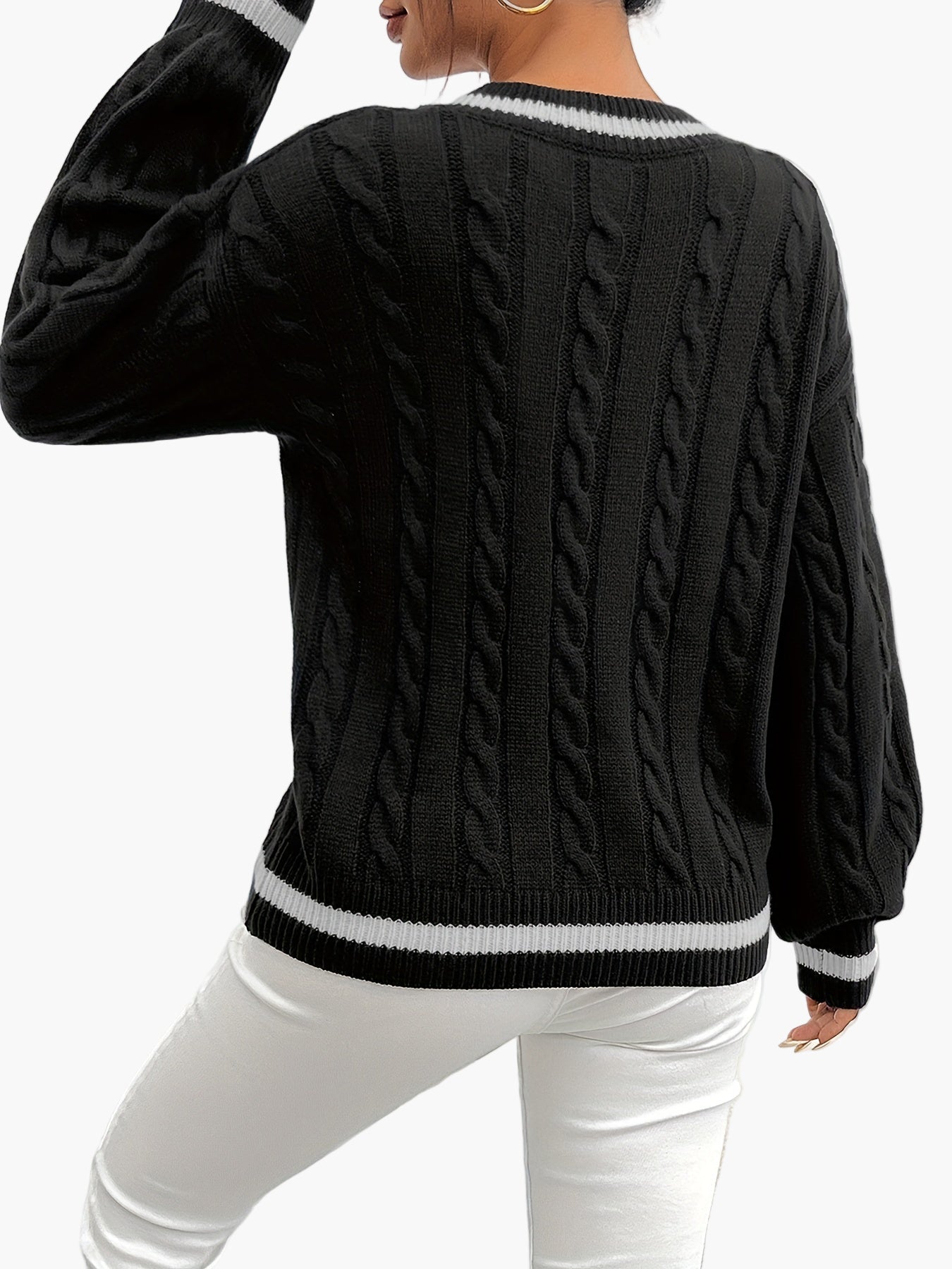 Damtröja med V-ringning och kabelstickad design – Elegant och avslappnad höst/vintertröja
