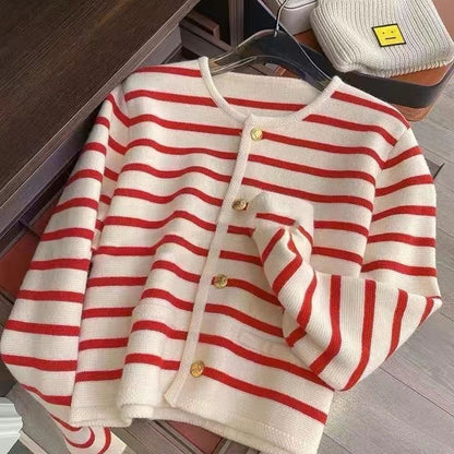 Susan – Kort Stickad Cardigan med Randigt Mönster