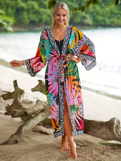 Damernas lång kimono med tropiskt mönster – strandplagg för semester och resort