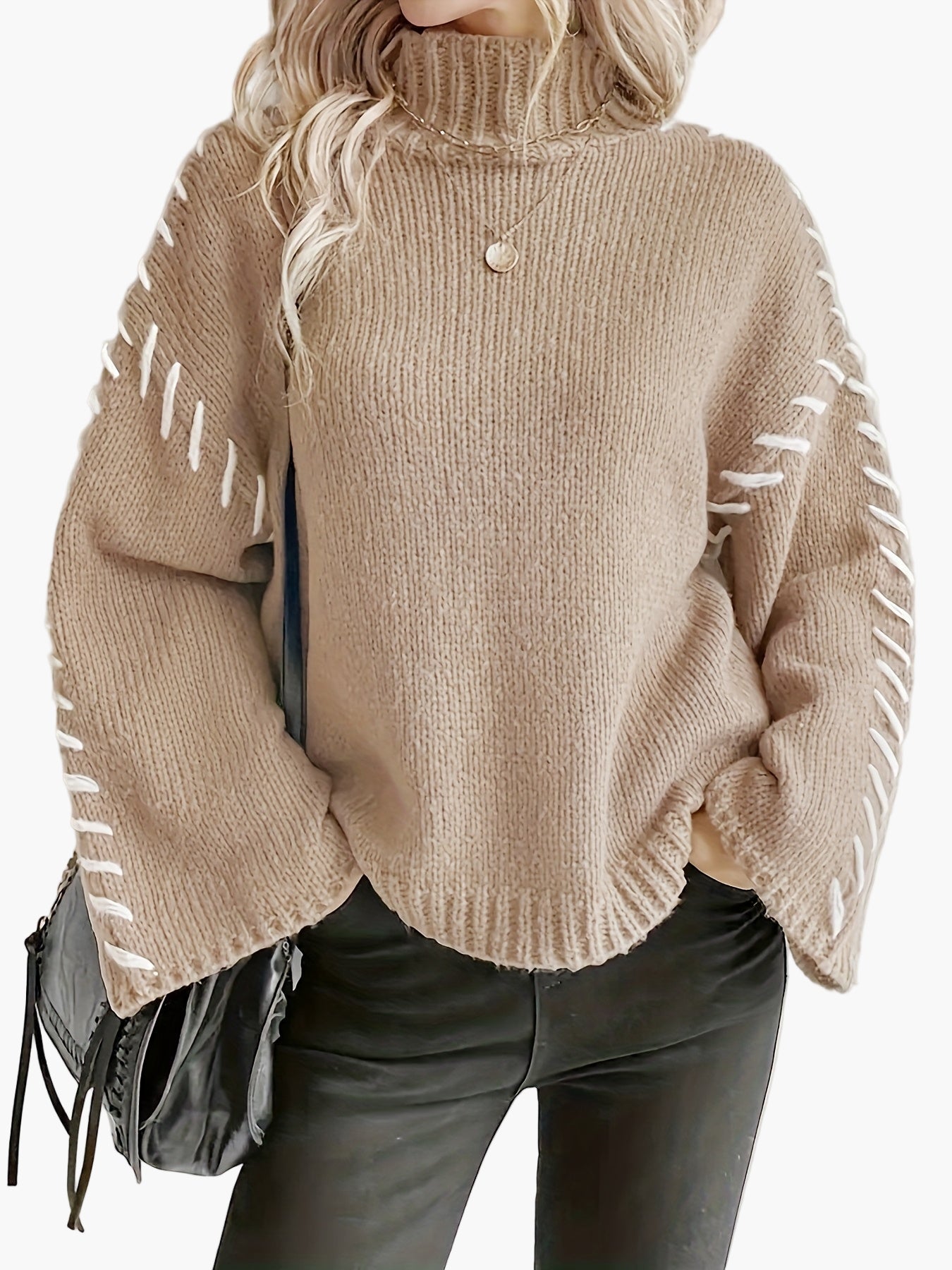 Damstickad tröja med hög hals och dekorativa sömmar – Elegant höst- och vintermode