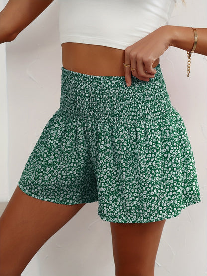 Damshorts med Blommigt Mönster och Smockad Midja – Trendiga Sommarshorts för Fritid och Semester