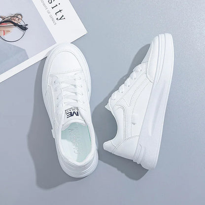 Somriga vita sneakers dam – Lätta platåsneakers för vardag och semester
