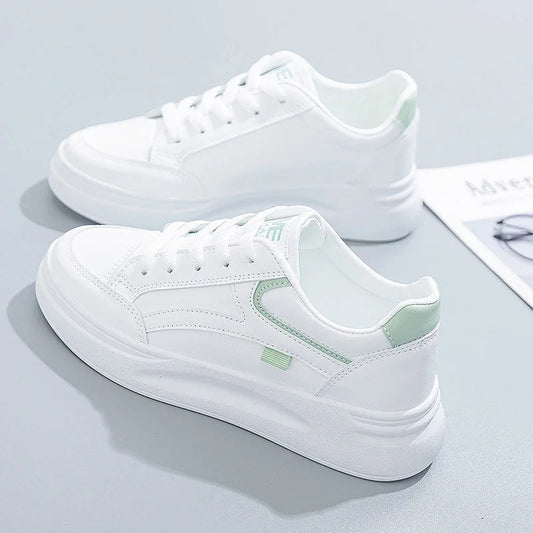 Somriga vita sneakers dam – Lätta platåsneakers för vardag och semester
