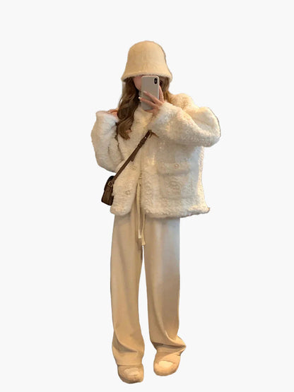 Damjacka i trendig avslappnad stil för vardag och vinter