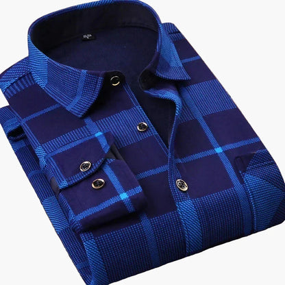 Herrskjorta i klassisk rutig design – Perfekt för vardag och kontor