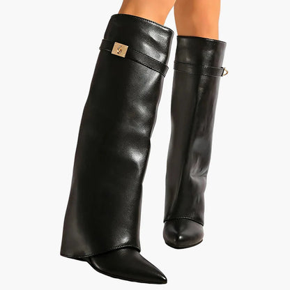 Damers slouchy låga stövlar med spetsig tå och dekorativ spänne – trendiga modeboots för vardag och fest