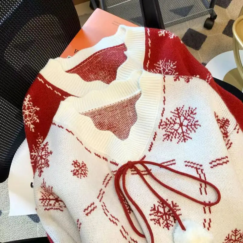 Damkofta med snöflingor och vintermönster - Julinspirerad stickad cardigan