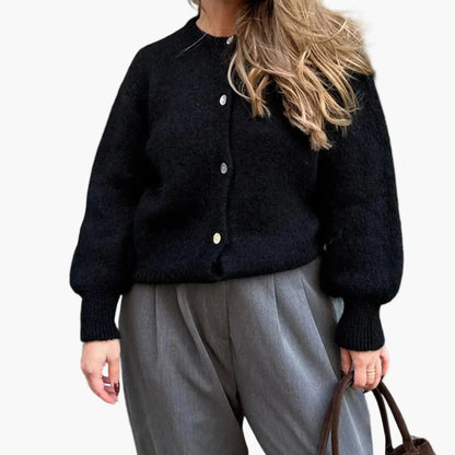 Damstickad cardigan i avslappnad stil – perfekt för vardagsbruk eller kontoret