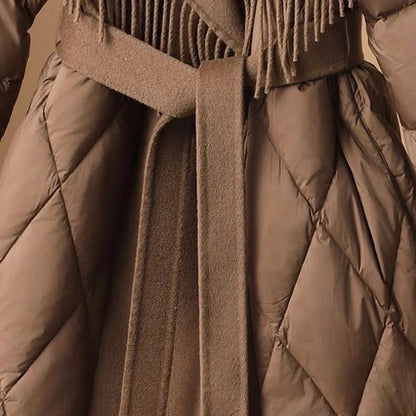 Dam Vinterjacka Med Bälte och Fransar – Trendig Lång Pufferjacka för Vardagsbruk