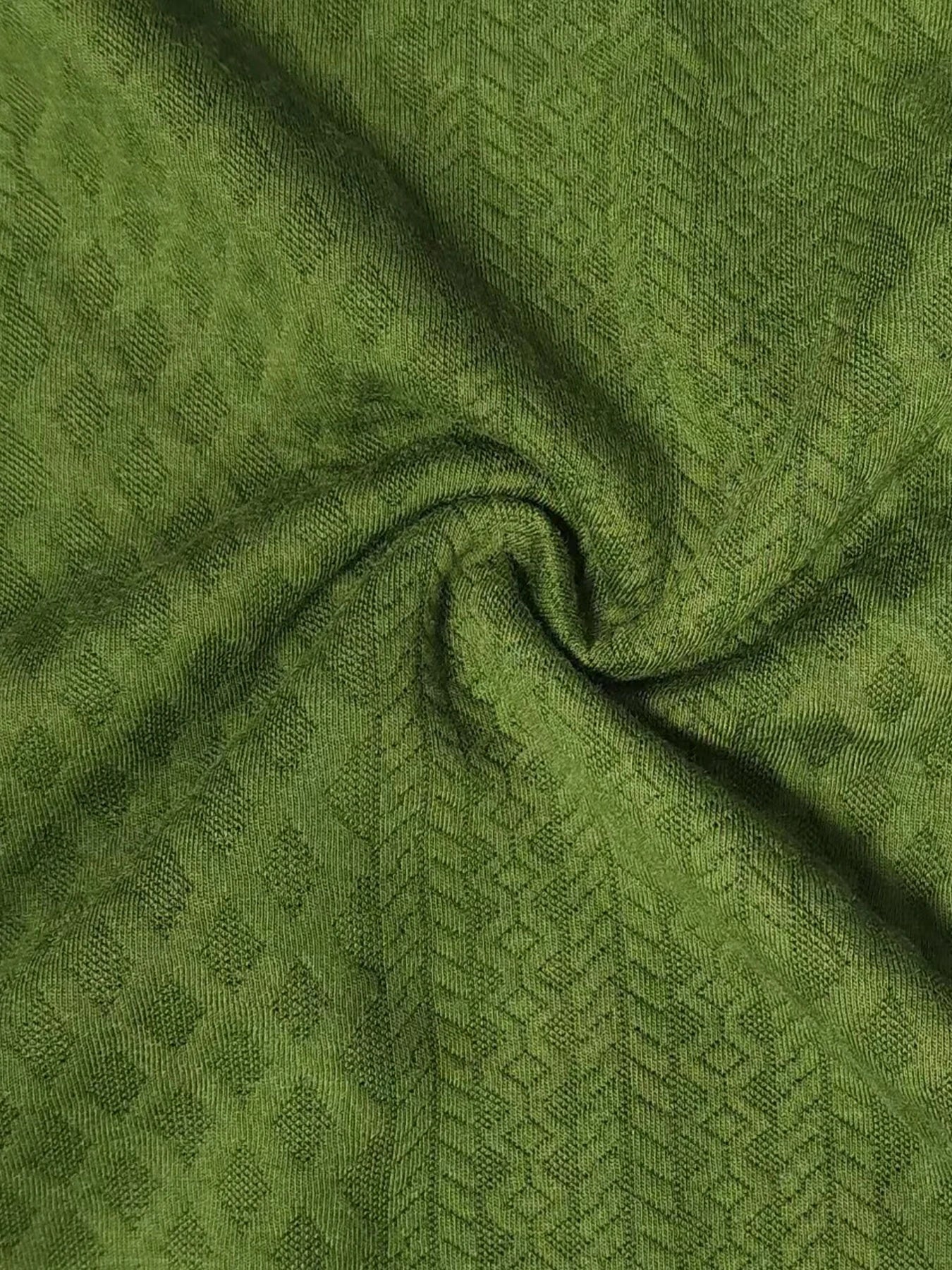 Herrtröja med klassiskt kabelstickat mönster och knappslå – elegant fritidströja för höst och vinter